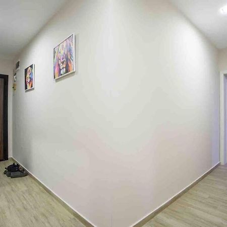 Sunny Spacious Apartment In A Great Location Kazanlak Exterior photo