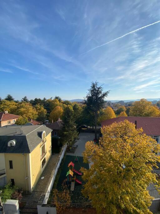 Sunny Spacious Apartment In A Great Location Kazanlak Exterior photo