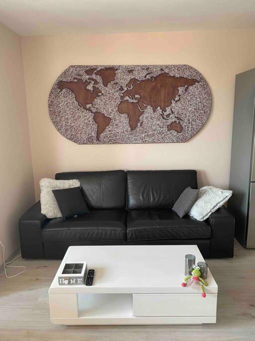 Sunny Spacious Apartment In A Great Location Kazanlak Exterior photo