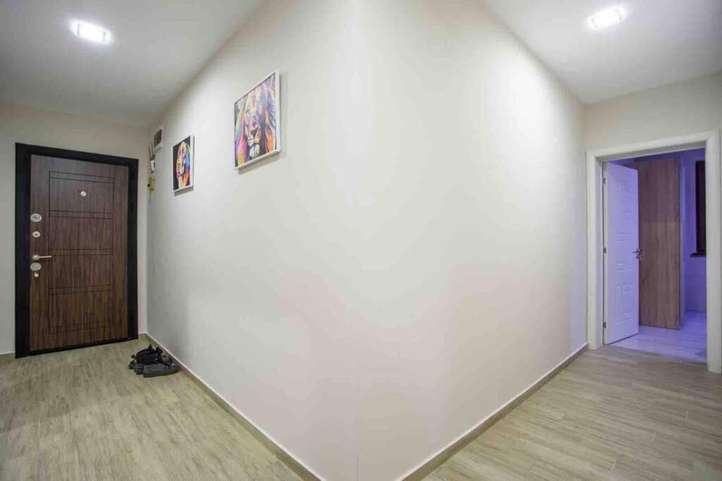 Sunny Spacious Apartment In A Great Location Kazanlak Exterior photo