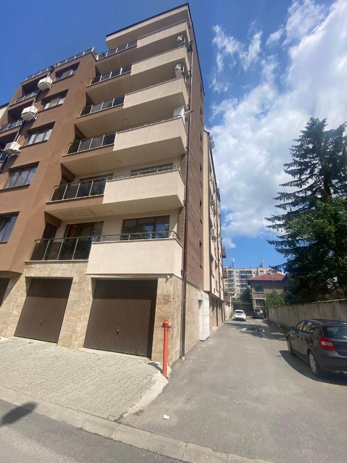 Sunny Spacious Apartment In A Great Location Kazanlak Exterior photo